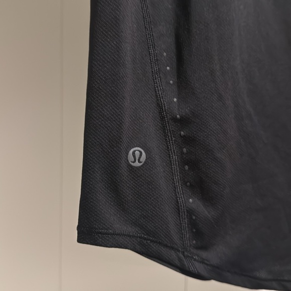 Lululemon High-Neck Running and Training T-Shirt Size 4 - Picture 4 of 6